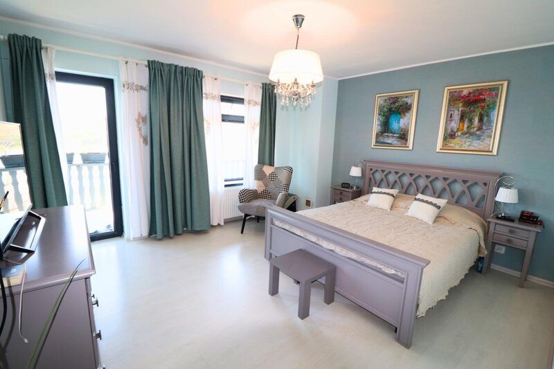 Branesti  Vila cu deschidere la lac -  constructie 2016 - mobilata si utilata